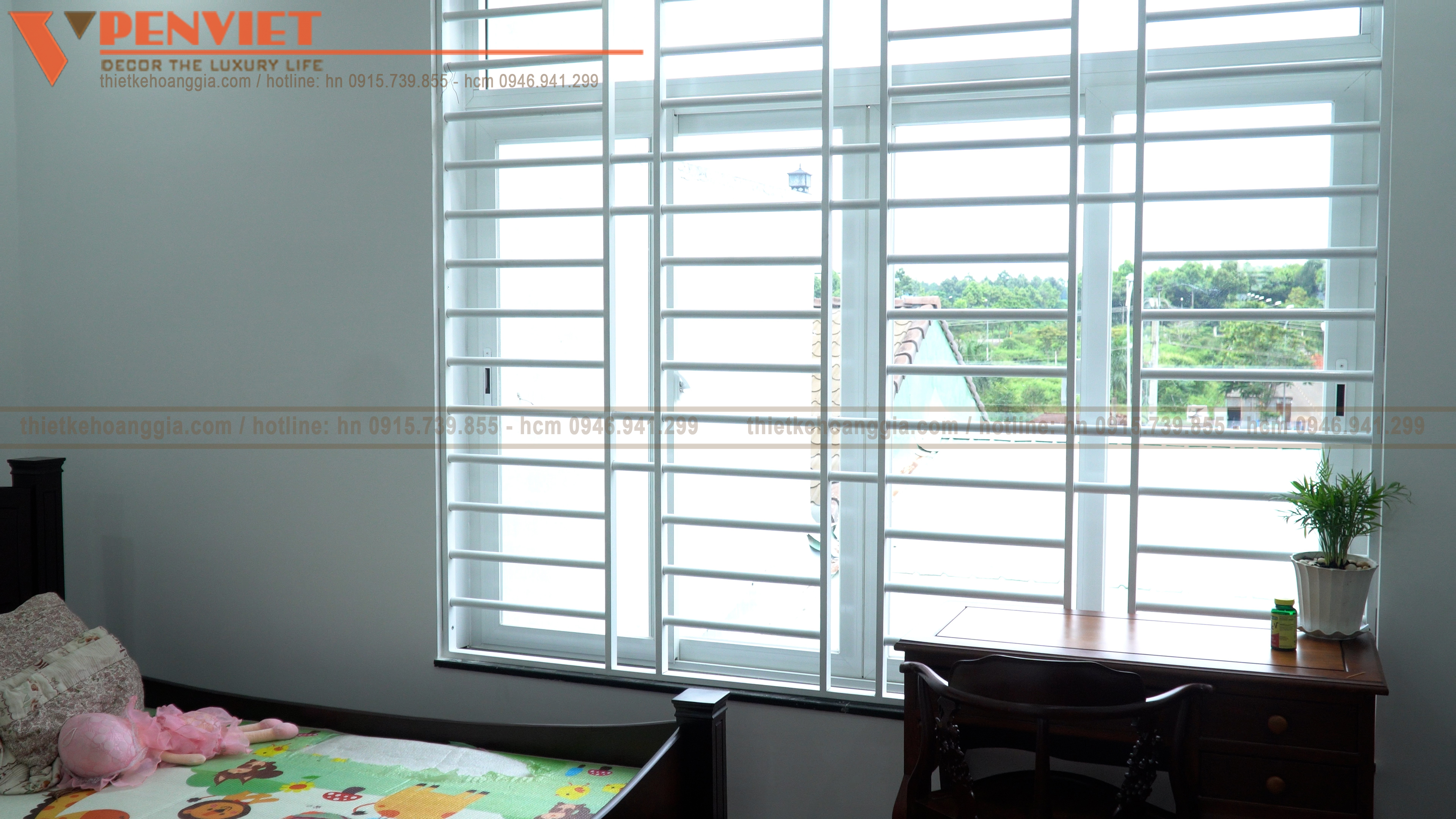 Cửa sổ vừa tận dụng được ánh sáng tự nhiên vừa tạo được view ngắm cảnh cho gia chủ